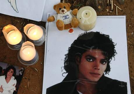 Jacksonova smrt zasáhla tisíce jeho fanouk